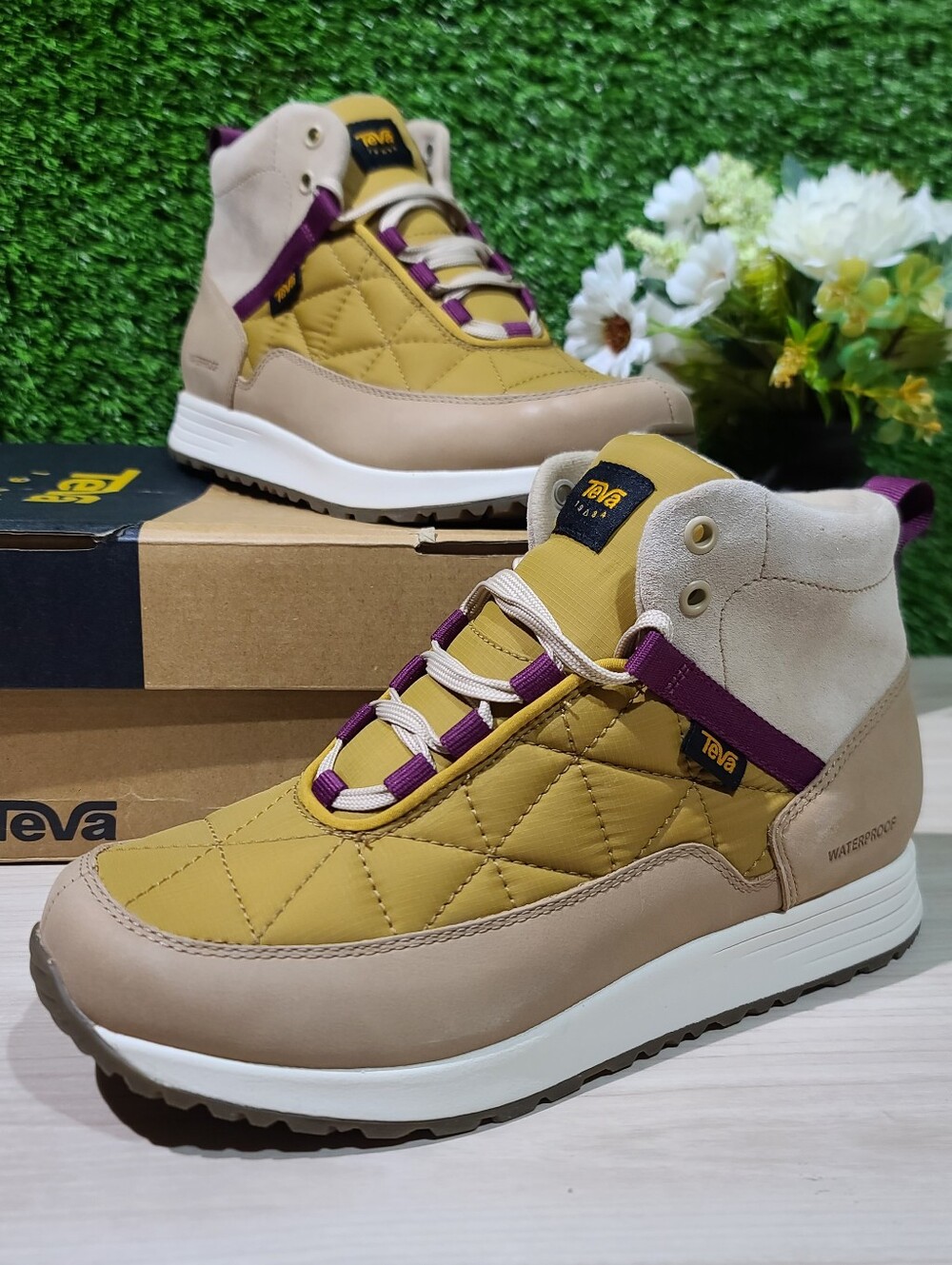 Teva Ember Commute Waterproof Boots - Sesame/Medallion US Women's 8.5 NEW